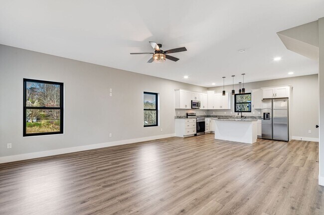 Foto del edificio - Newly-Built & Energy-Star Certified 3-Bedroom in Swannanoa