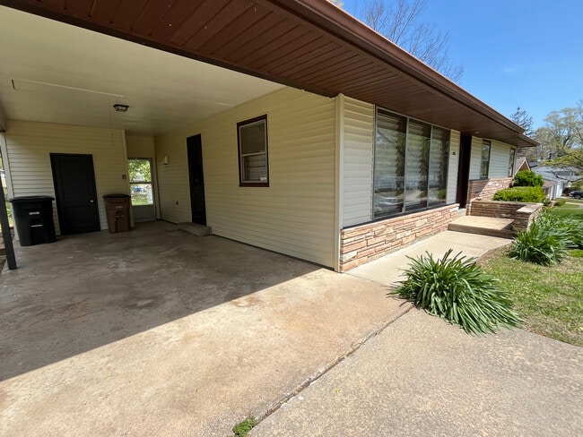 Building Photo - 2556 Marvin St