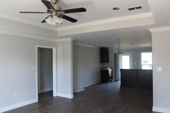 Building Photo - 150 Marlow Ln