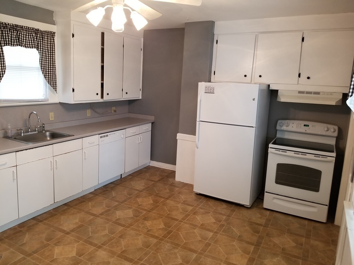284 Hazard Ave Unit 284, Enfield, CT 06082 Apartment for Rent in