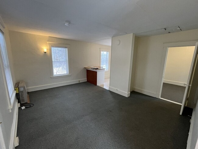 Building Photo - 31 Leclair St