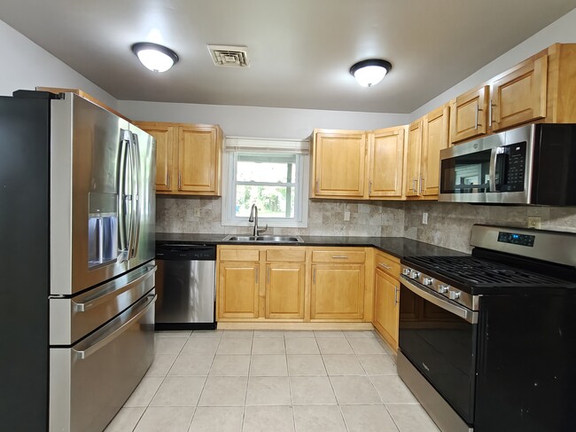 Photo - 45 Meribrook Cir - House