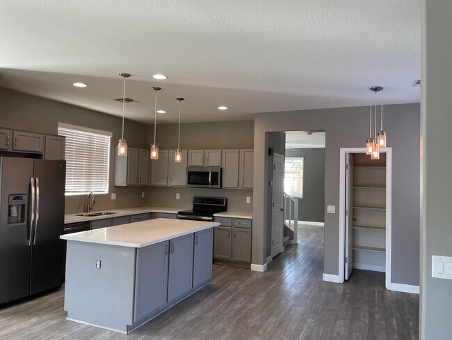 Building Photo - 4154 E Waterman Ct