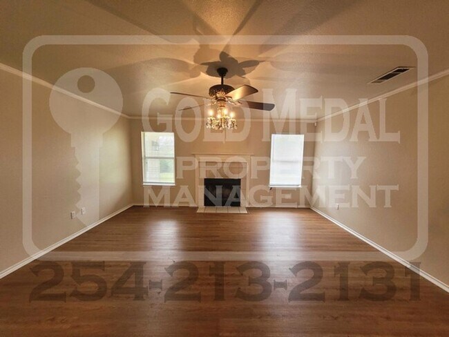 Building Photo - Charming 4-Bed, 2-Bath now available for r...