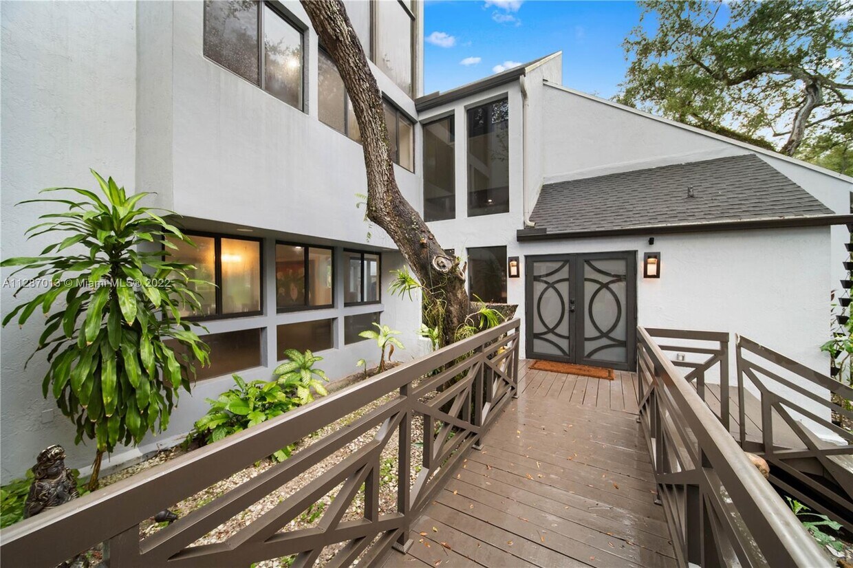Primary Photo - 10100 SW 90th Ave