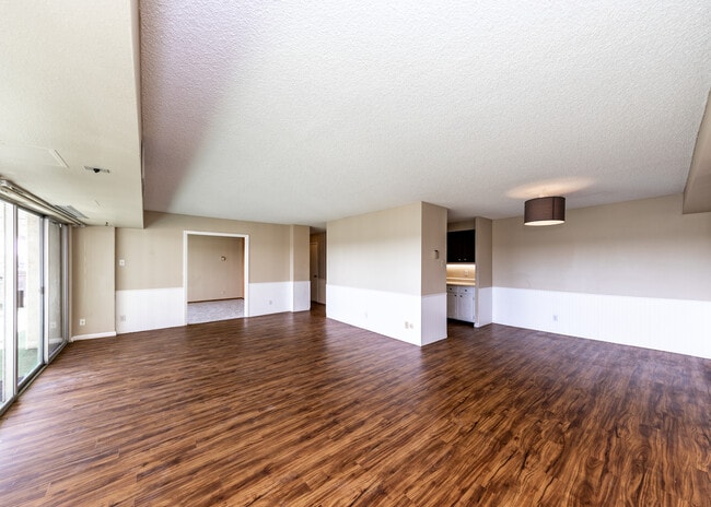 Building Photo - 411 Lakewood Cir