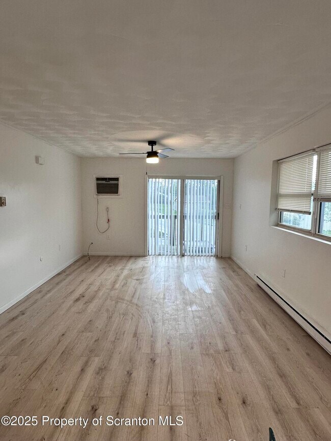 Building Photo - 1215 Lori Dr