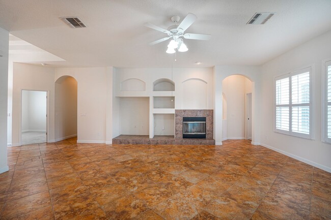Building Photo - Spacious 4-Bed Home in Magnolia Plantation...