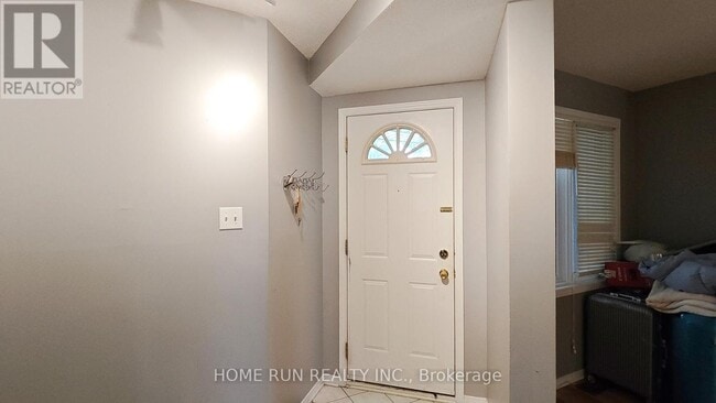 Building Photo - 152 Thornbury Crescent