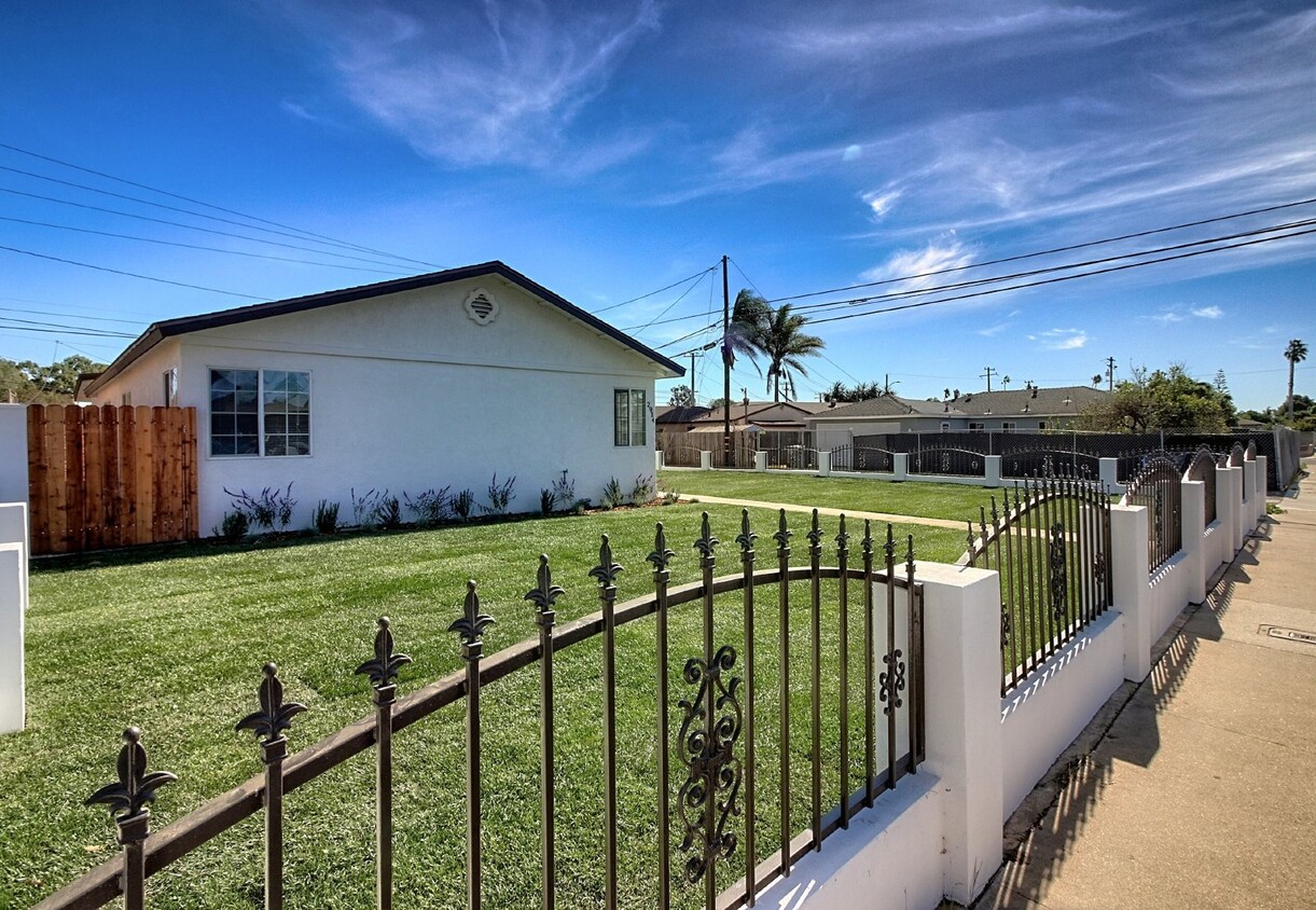 Foto principal - Newly Renovated 3 bedroom 1.5 bath home in...