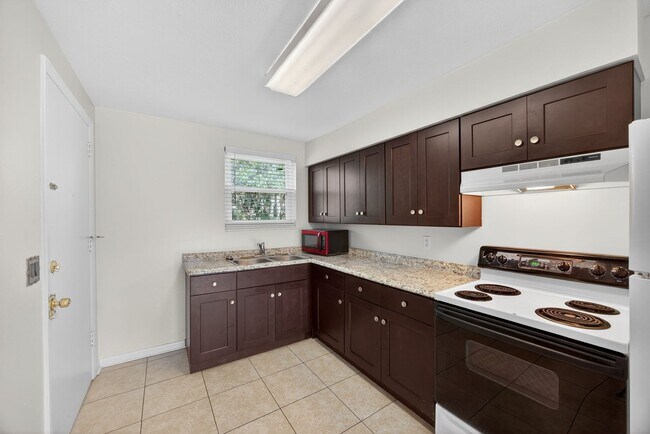 Building Photo - Unit For Rent In Jacksonville