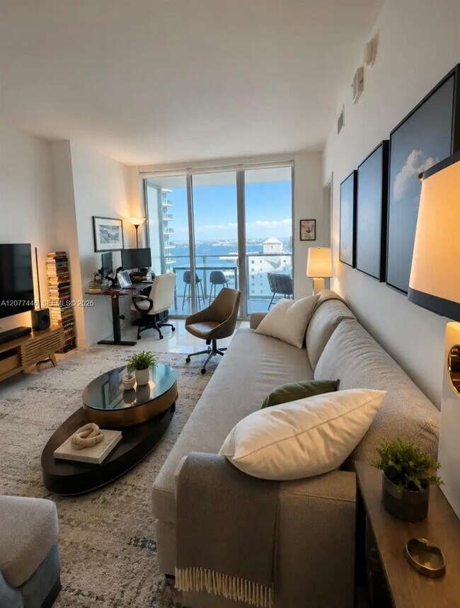 Foto del edificio - 1300 Brickell Bay Dr