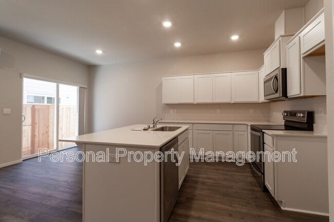 Building Photo - 11507 NE 126th Ave