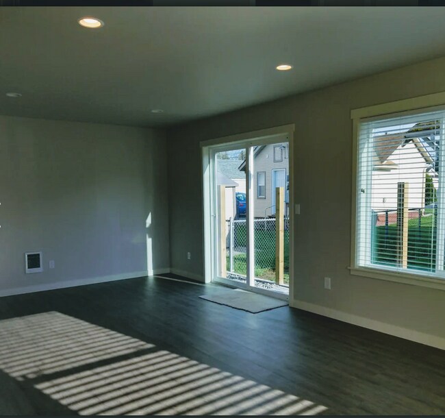 104 N Anacortes St, Burlington, WA 98233 Townhome Rentals in