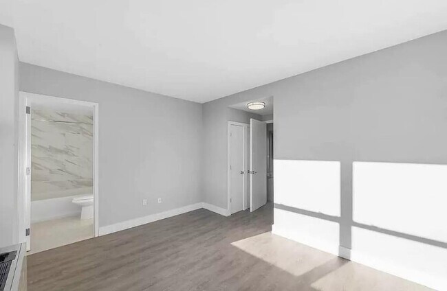 Building Photo - 120 W 23rd St