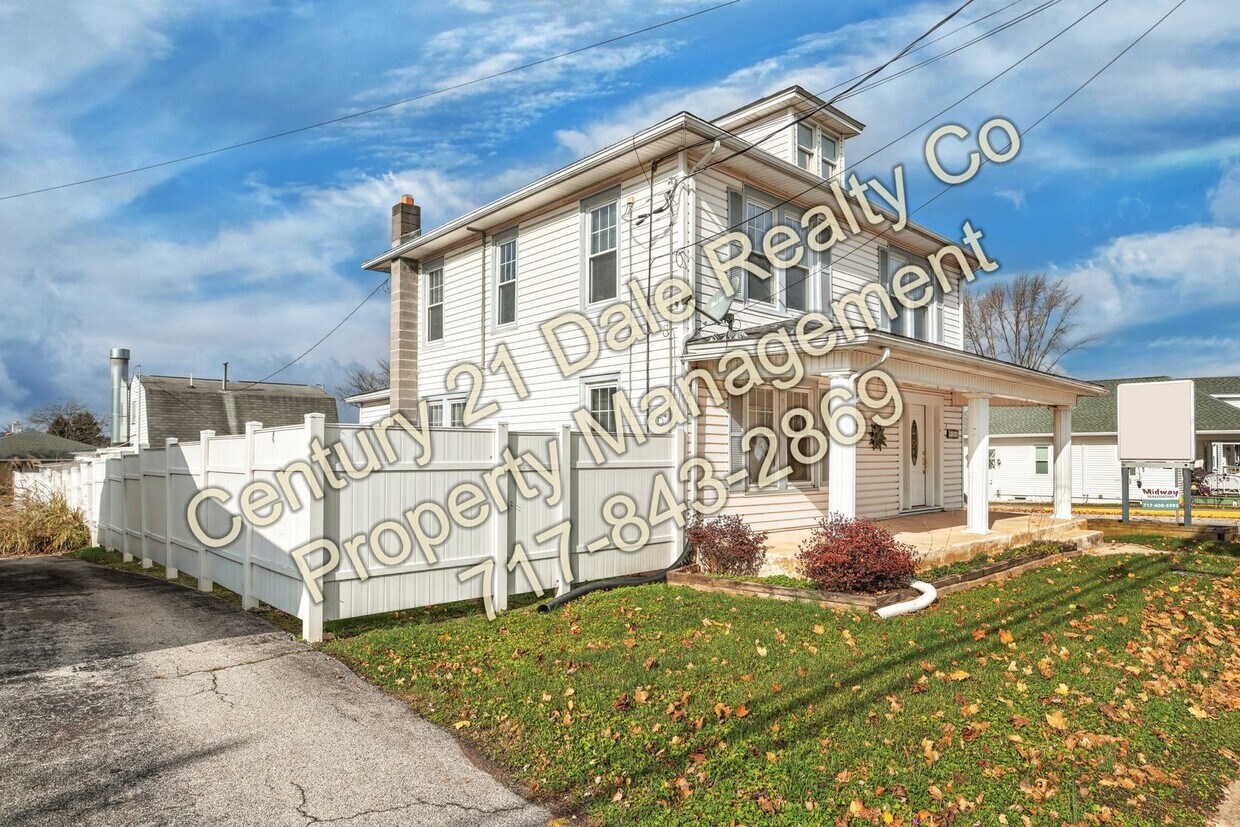 Foto principal - Completeley Renovated 4 Bedroom Home in No...