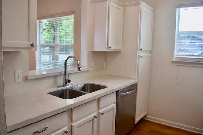 Foto del edificio - 2302 Colorado St