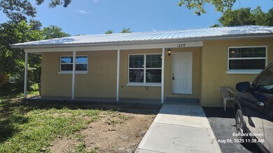 Building Photo - 1209 Linda Ln