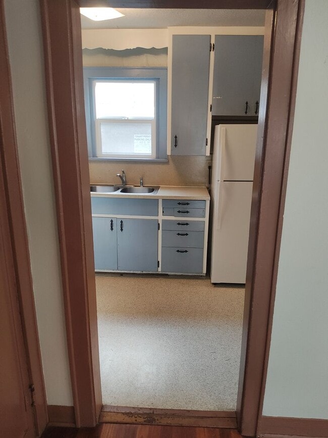 Building Photo - 1825m1