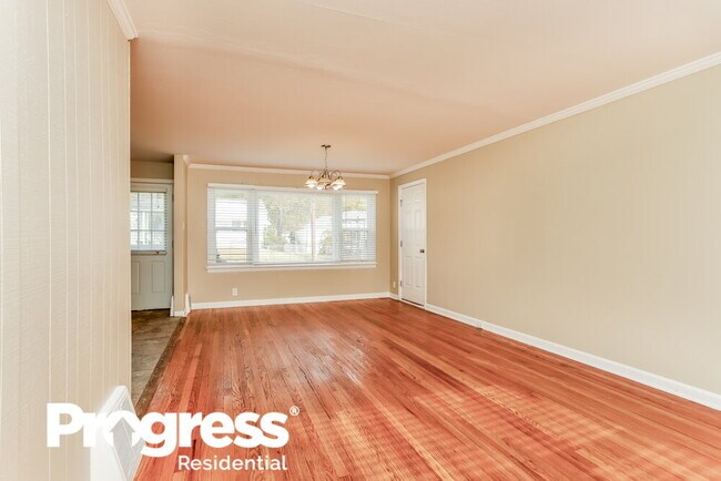Building Photo - 1123 Roxton Dr