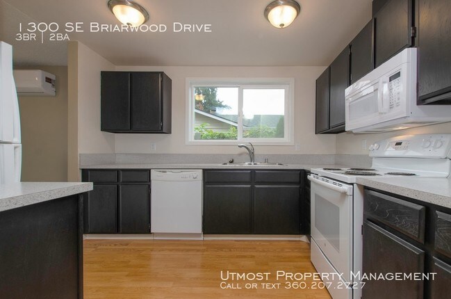 Building Photo - 1300 SE Briarwood Dr