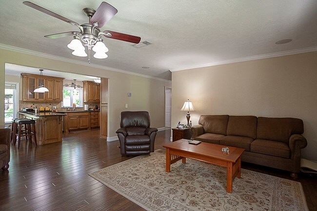 Foto del edificio - 920 Sunnyside Dr