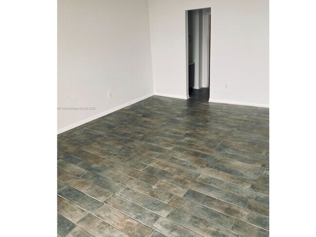 Foto del edificio - 2350 NE 135th St