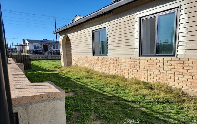 Foto del edificio - 611 Lillian Dr