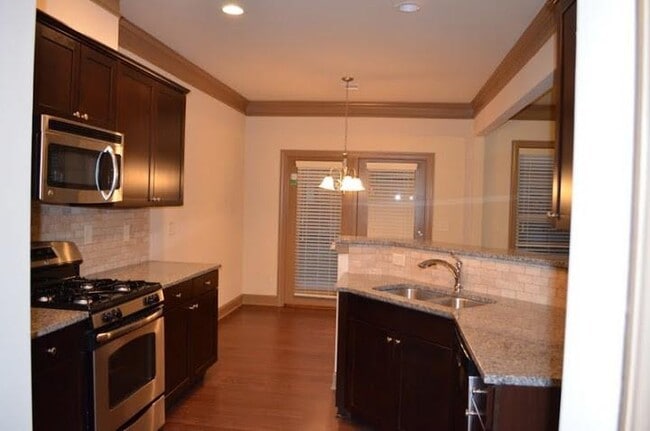 Building Photo - 810 Middleton Pl