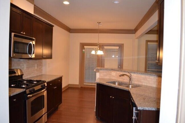 Foto del edificio - 810 Middleton Pl