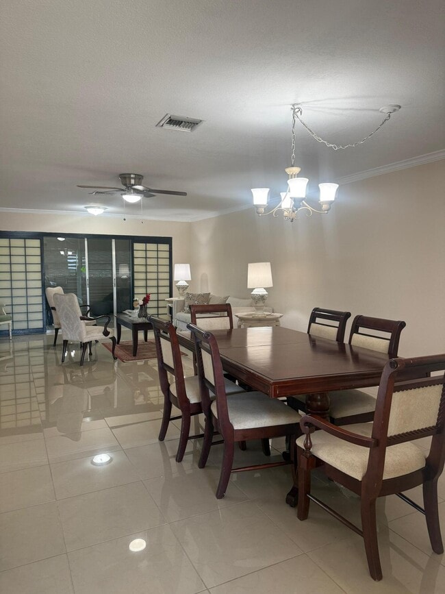Foto del edificio - 5775 Fernley Dr W