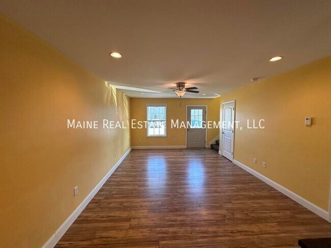 Building Photo - 11 Basketball Ct