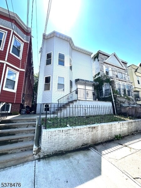 Building Photo - 149 Myrtle Ave
