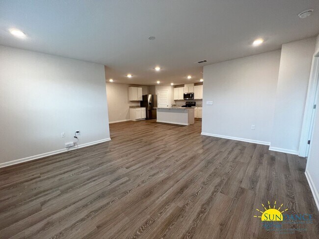 Building Photo - Stunning 4 Bedroom Home in Crestview with ...