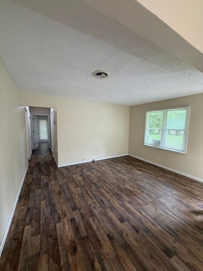 Building Photo - Move in Ready