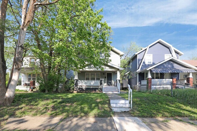 Foto del edificio - Updated 3 Bedroom, 2 Bathroom Home with Sp...