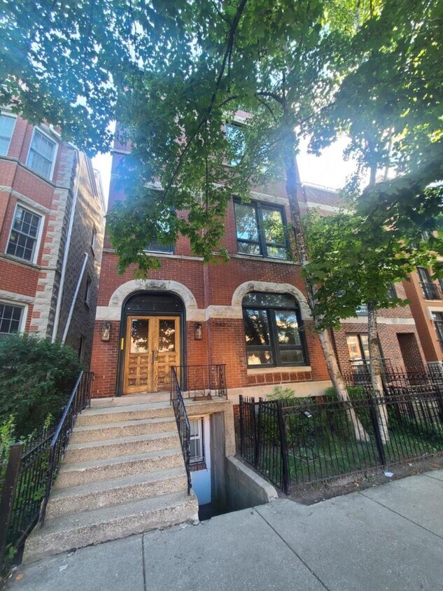 Foto principal - 2646 N Seminary Ave