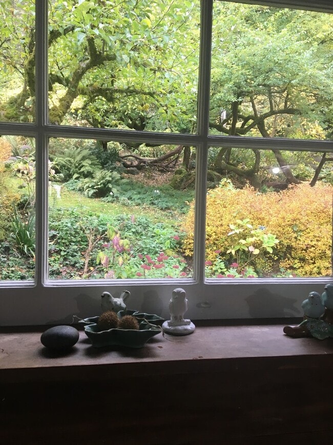 Building Photo - 1920's Craftsman home on stunning low bank...