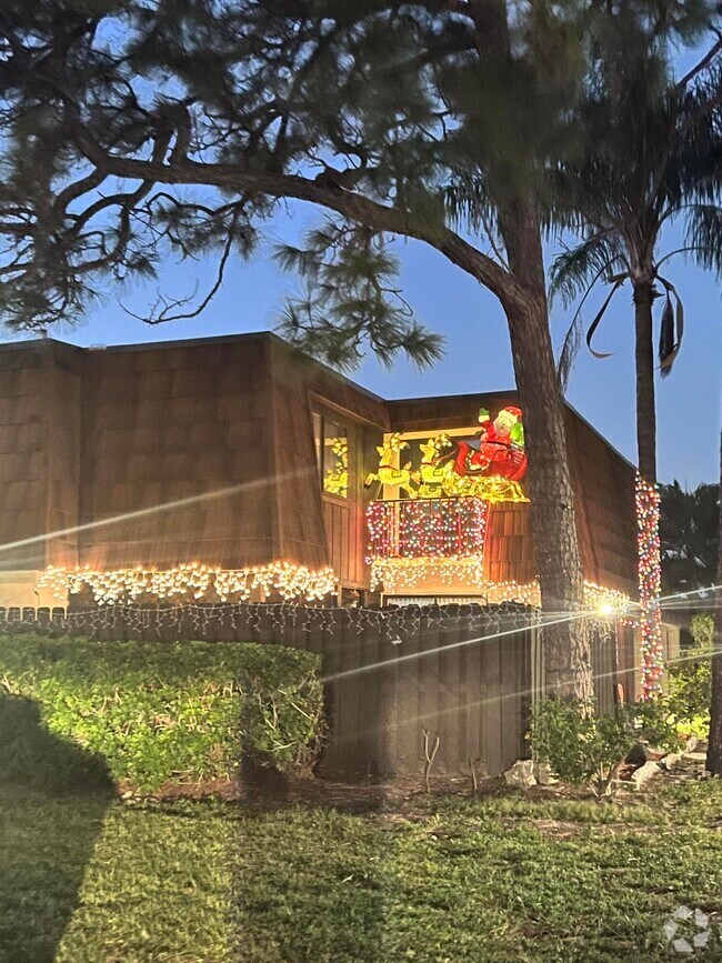 Island of River Bridge Apartments for Rent with Parking Greenacres