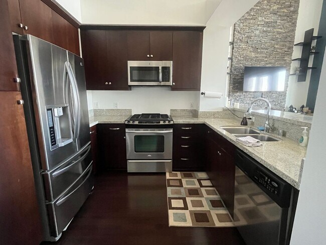 Foto del edificio - Furnished or Unfurnished.....the choice is...