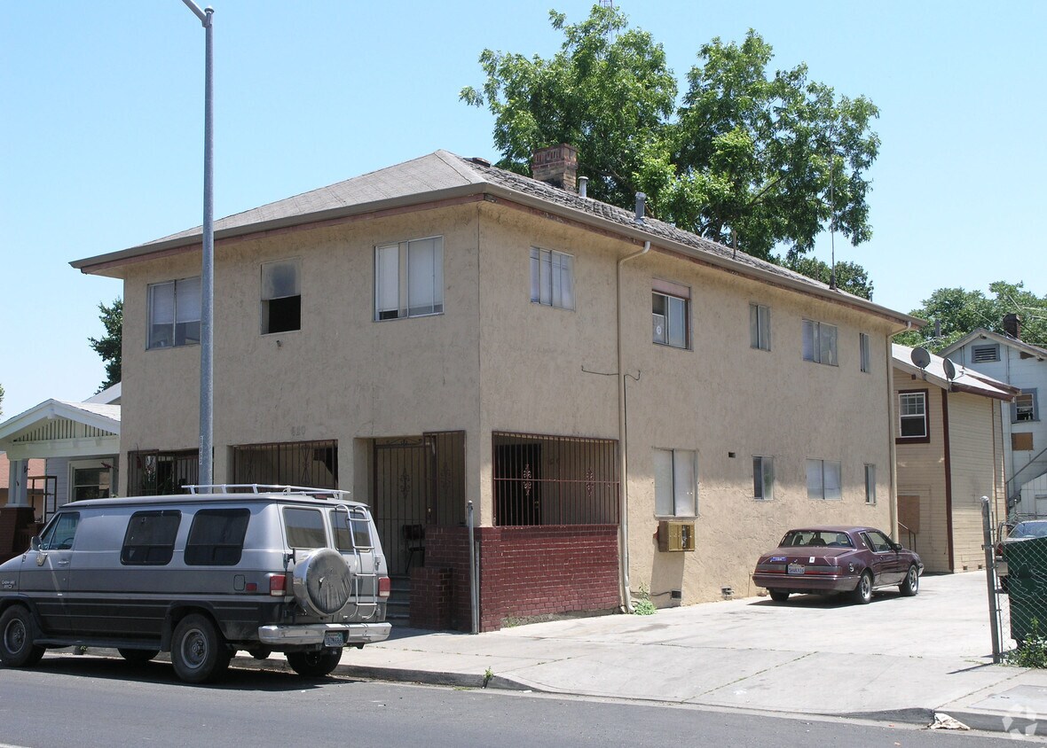 Primary Photo - 620 E Oak St