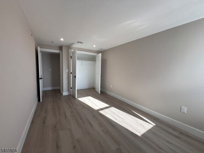 Foto del edificio - 136 Elm St