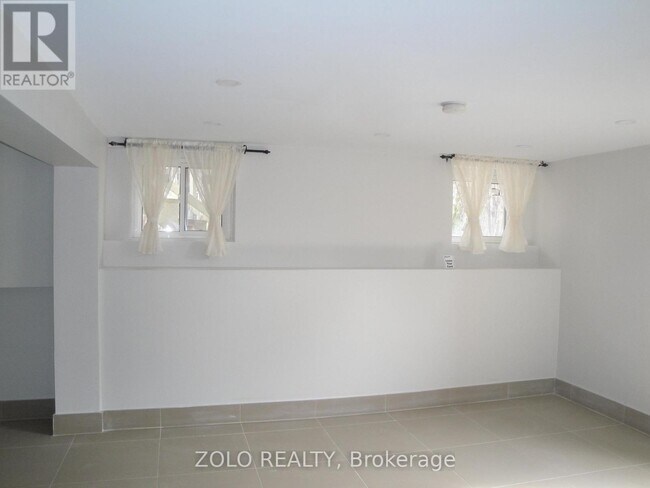 Building Photo - 388 Centre St