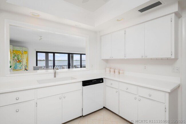 Foto del edificio - 1001 Bay Rd