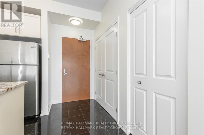 Building Photo - 242-PH1-2242 Rideau St
