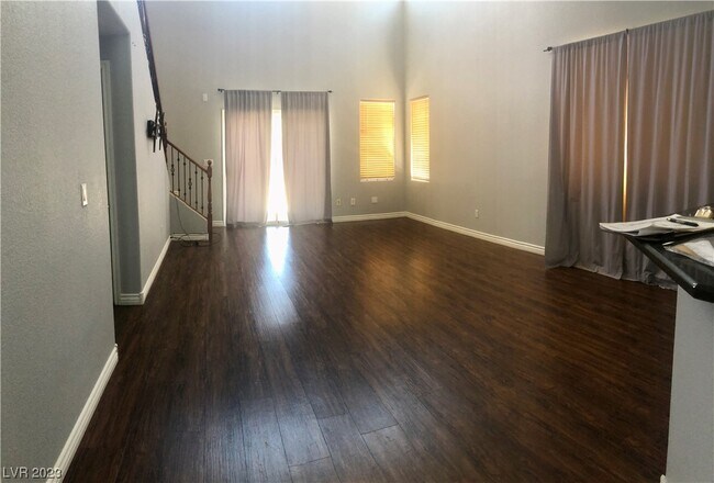 Building Photo - 2108 Summer Home St
