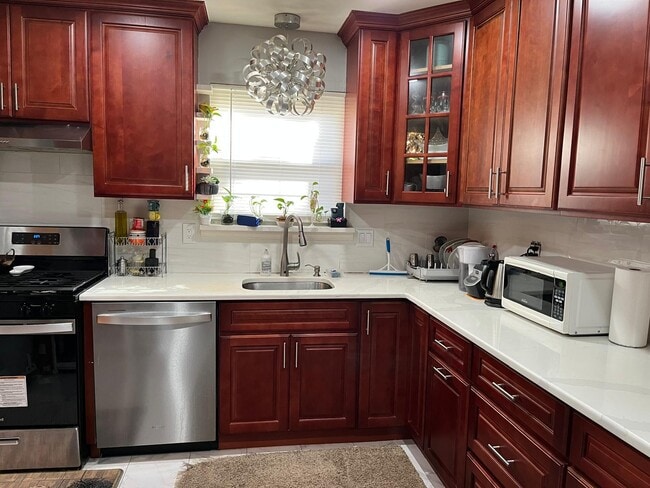 Kitchen - 2 - 7501 Hana Rd