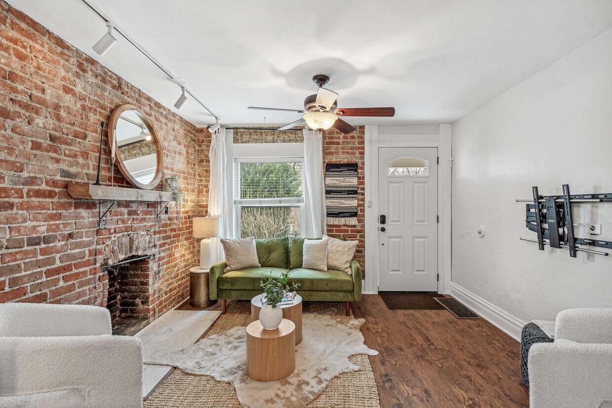 Foto principal - 204 S Logan St