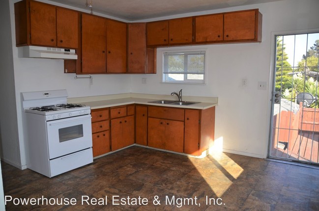 Building Photo - 2 br, 1 bath House - 1003-B East 3rd Street