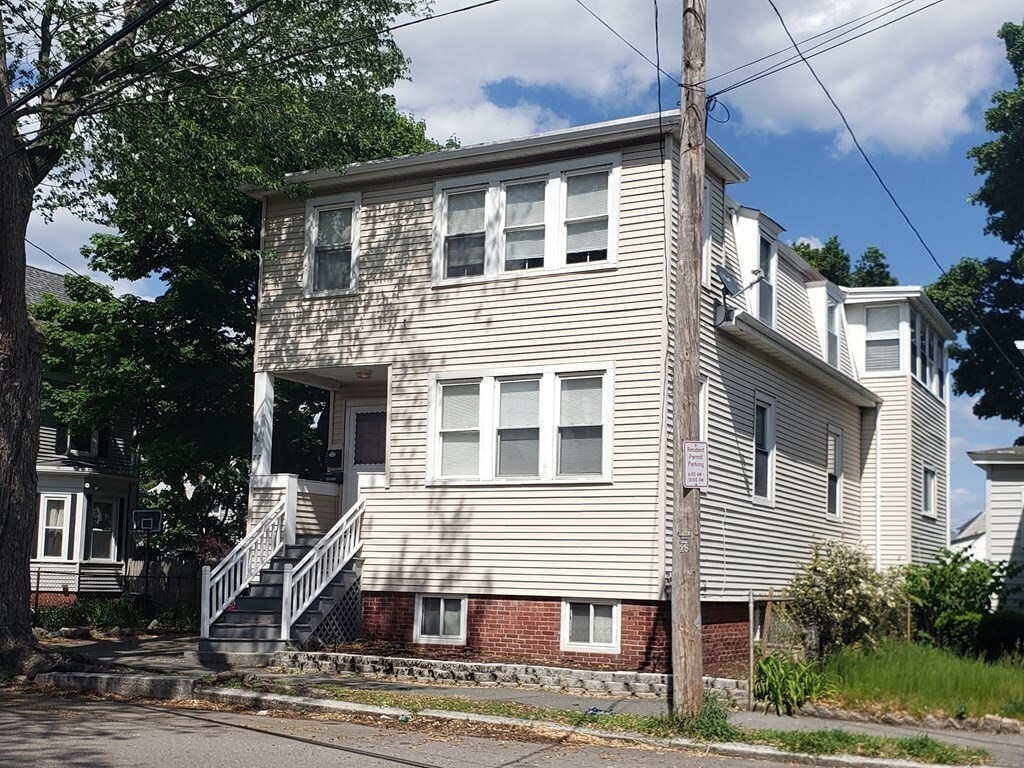 77 Pine St Unit 2, Swampscott, MA 01907 Room for Rent in Swampscott